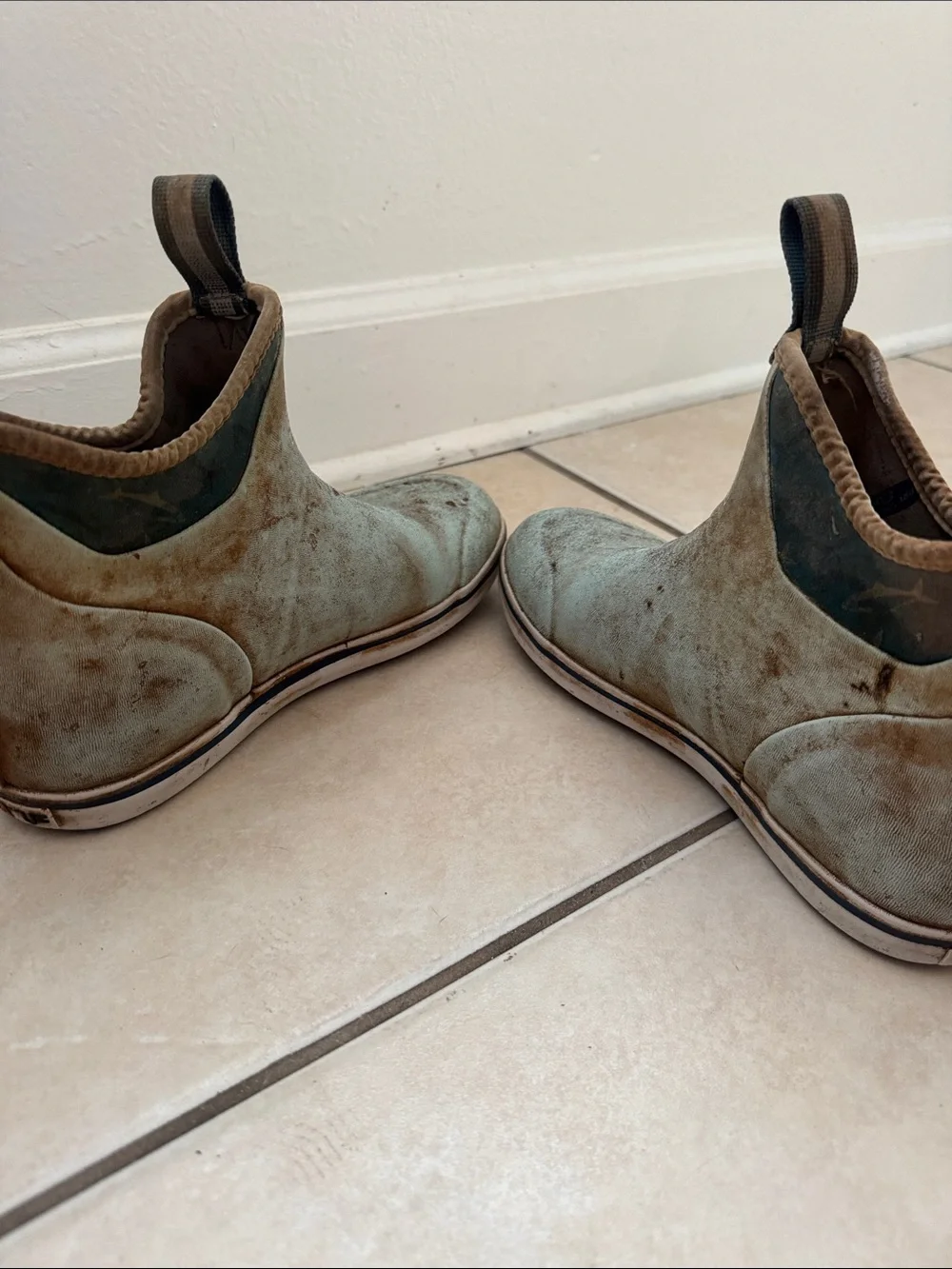 Xtratuf Salmon Sisters Women’s Deck Boots Size 8